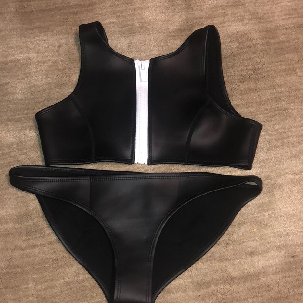 Hoaka swimsuit bikini set